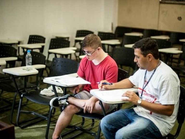 Candidatos recebem atendimento especializado no Vestibular da UFRGSCESD - Centro Síndrome de Down